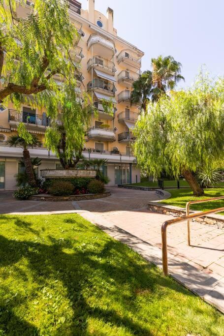 Centrale Vicino Spiagge E Ciclabile + Box-Auto ! Apartment Арма ди Таджия Екстериор снимка